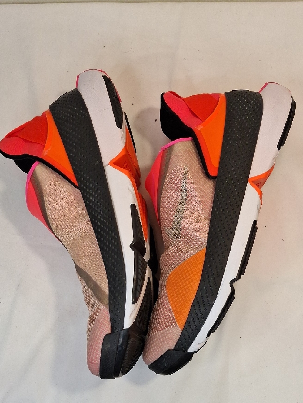 Nike Men's Go Flyease Sunrise Sneaker. Slip On. Soft Breathable Fabric Upper